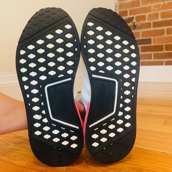 Adidas NMD R1 Sneakers in Pale Nude Size 7.5 Women's Boost Sole - Picture 4 of 9